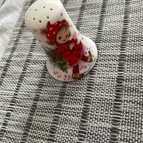 Lefton Salt &Pepper Shakers  Christy Holiday. - Picture 4 of 5